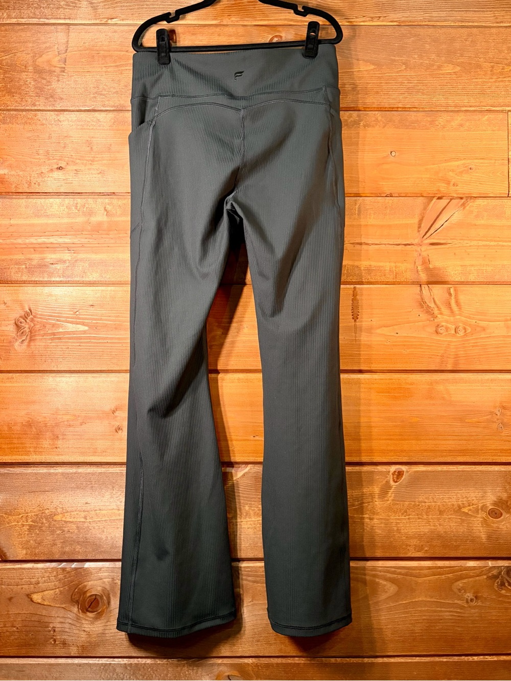 Fabletics Black Oasis Crossover Rib Kick Flare Leggings Size XL ๐๐ค - Picture 3 of 6